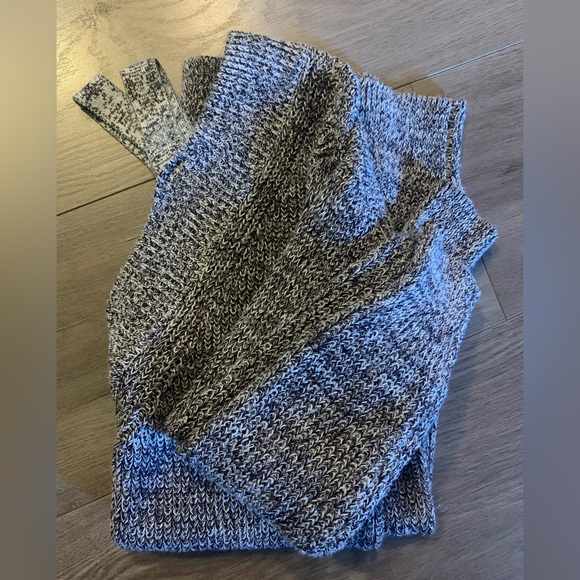 Dynamite Off-The-Shoulder Sweater - Small - Picture 5 of 7